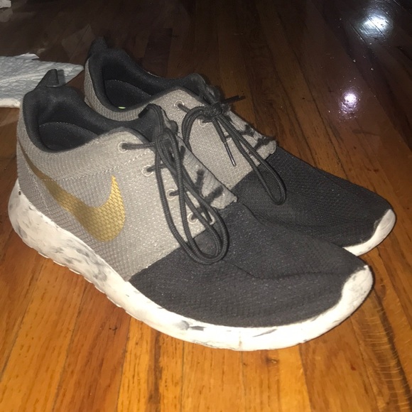 Nike Other - Men’s Nike Roshes. Size 12